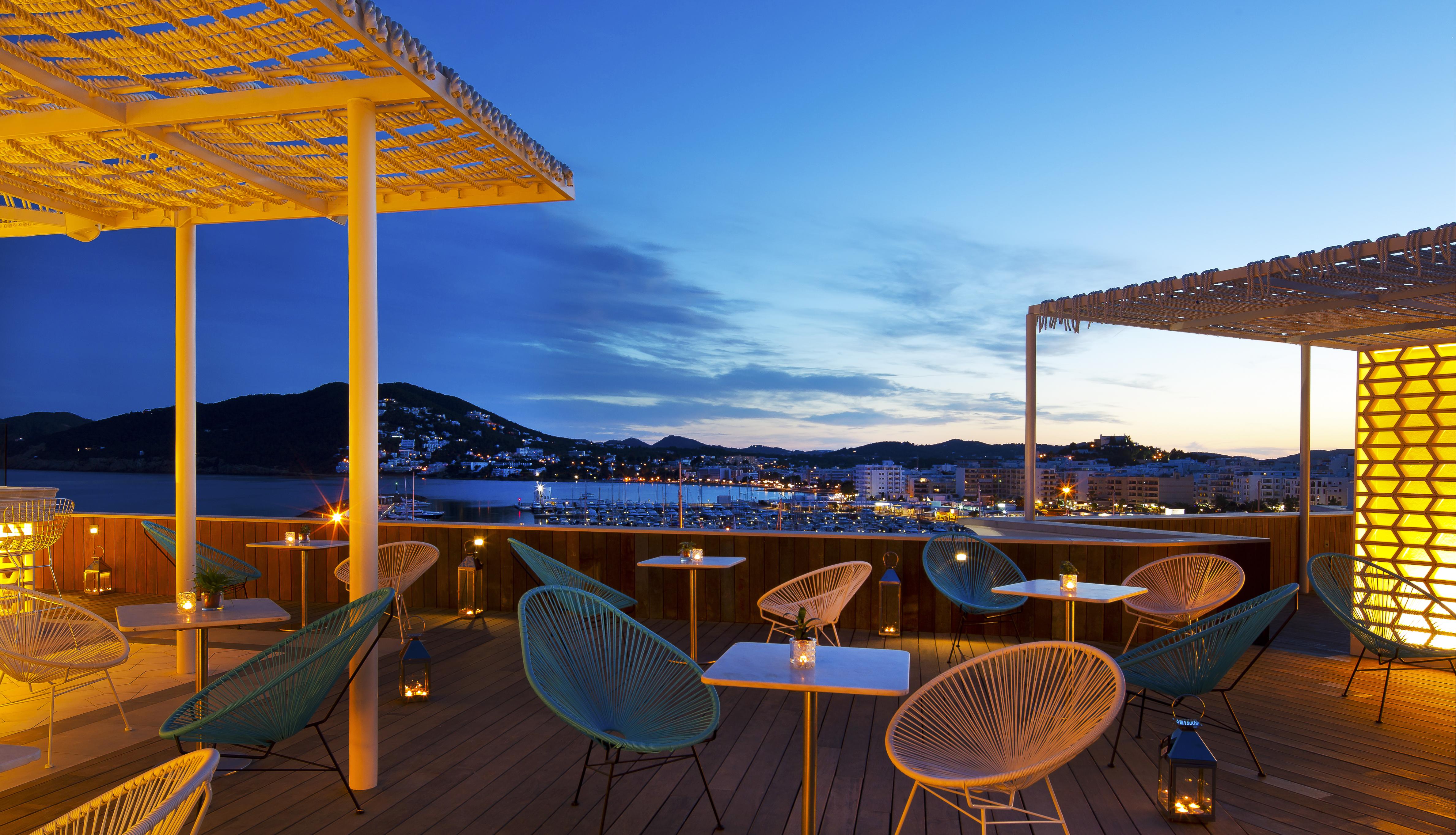 Aguas De Ibiza Grand Luxe Hotel - Small Luxury Hotel Of The World Санта-Эулалия-дель-Рио Экстерьер фото The hotel's rooftop bar